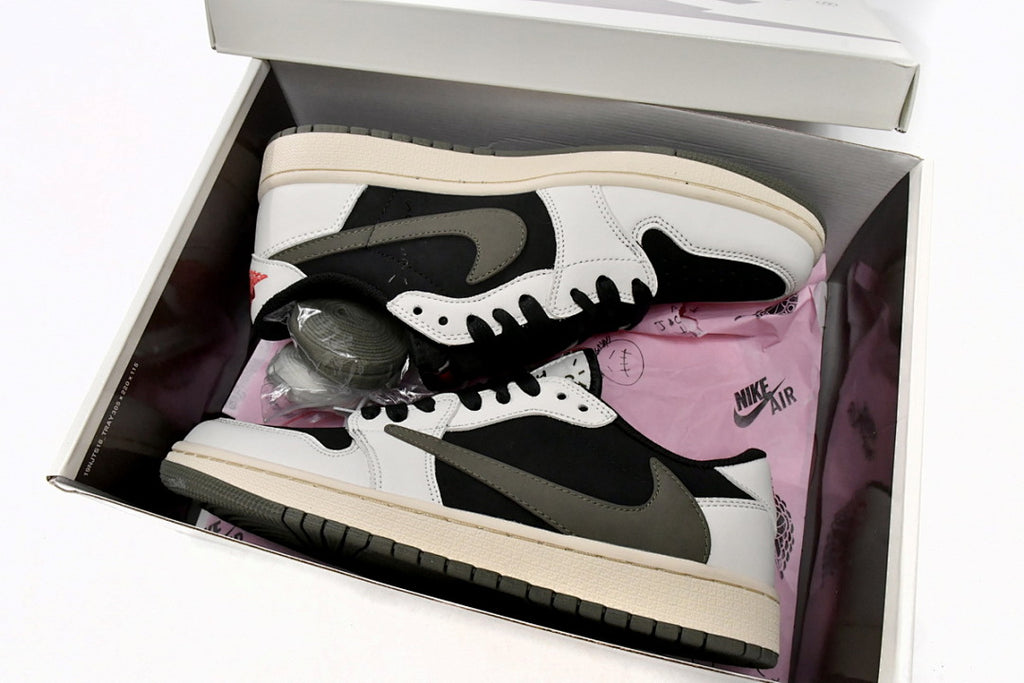 Travis Scott x Air Jordan 1 Low OG Olive Sneakers